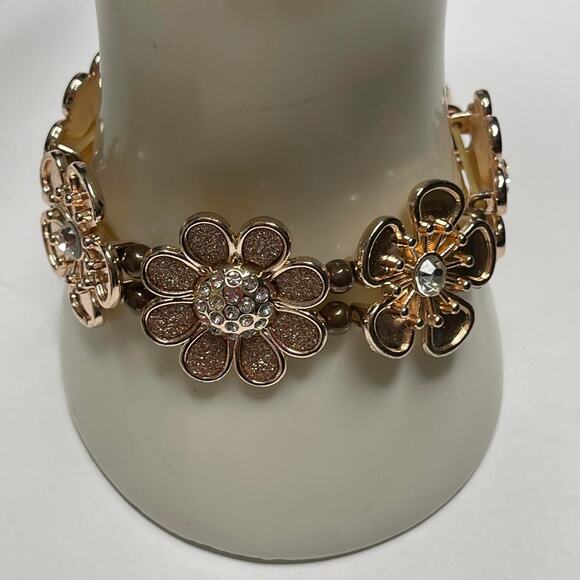 rose gold tone stretch bracelet with rhinestone centers costume jewelry - Picture 2 of 12